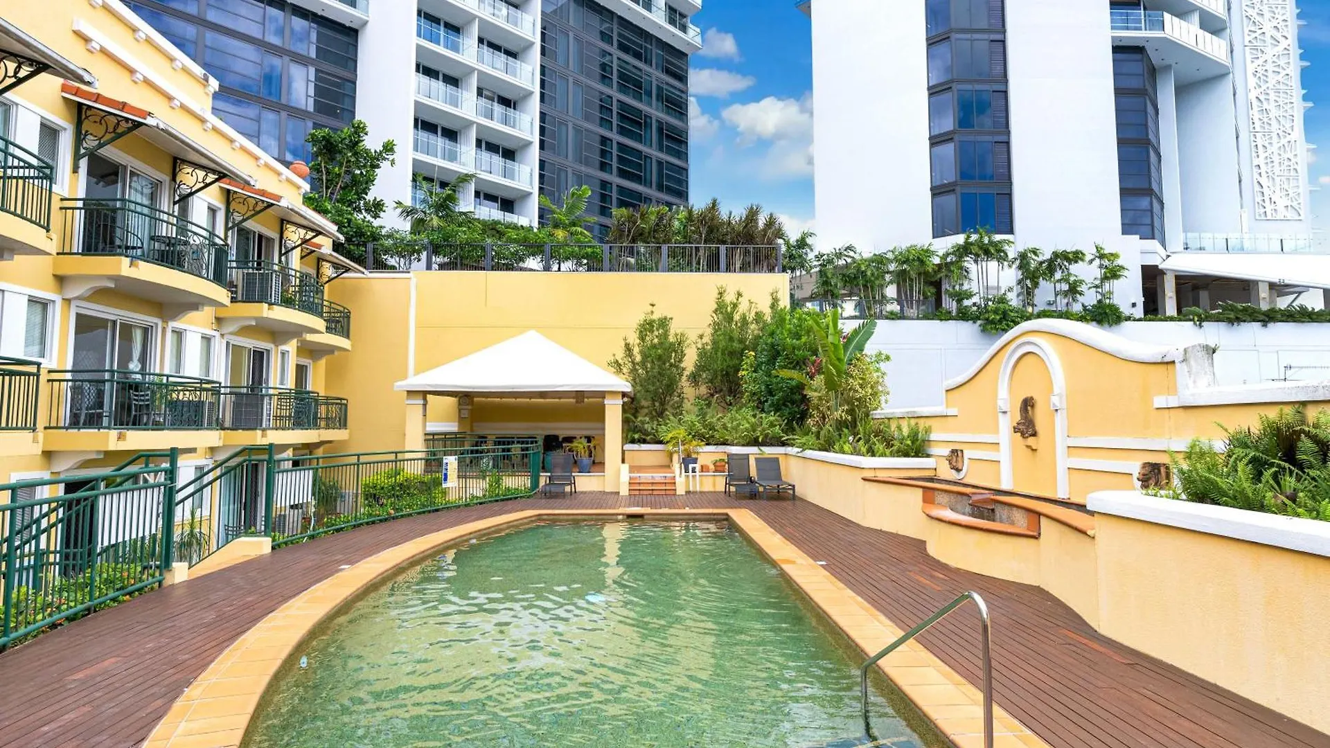 Sapphire Suite - Central Boutique Resort Vibes Cairns